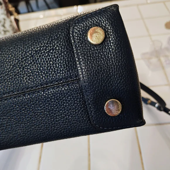 ✨SOLD✨ Michael Kors Navy Leather Handbag - Picture 4 of 10